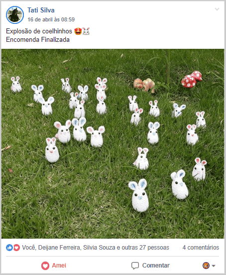 Vários amigurumis coelhos
